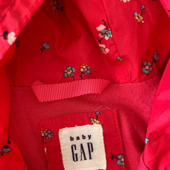 Baby Gap rain jacket - Picture 2 of 3